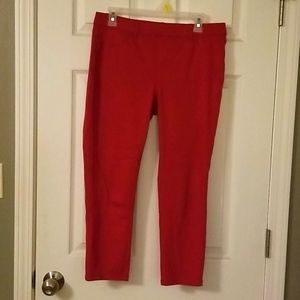 Red capris